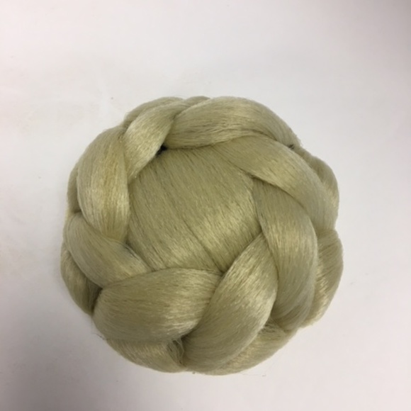 Blond Clip in Bun - Picture 2 of 3